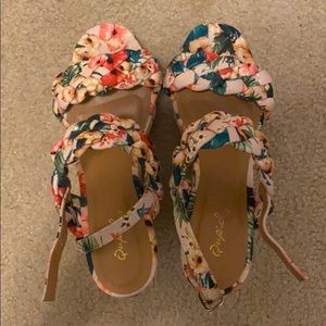 Quipid floral wedges